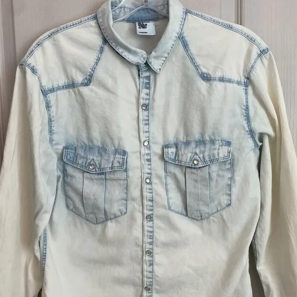 H&M‎ &Denim Womens Light Wash Western Snap Front Denim Shirt US 6 - Image 4