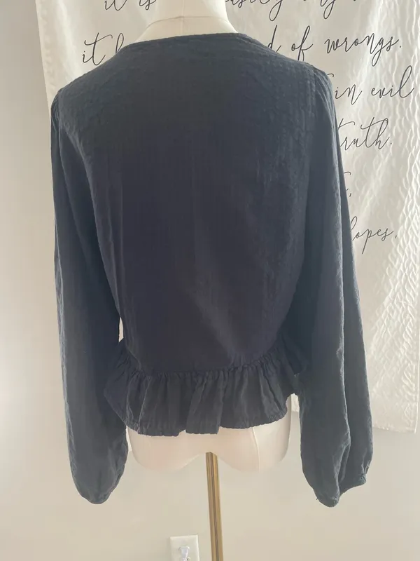 American Eagle Long Sleeve Tie-Front Blouse Size M - Image 3