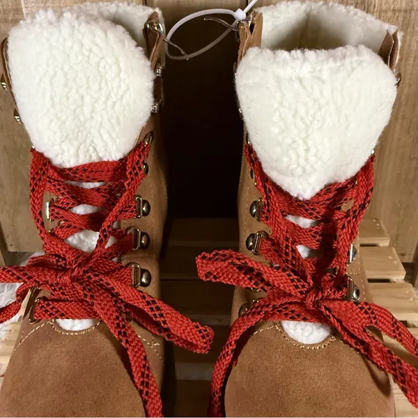Cushionaire Memory Foam Faux Fur Trimmed Hiking Winter Boots Size 9.5 NWOT - Image 2