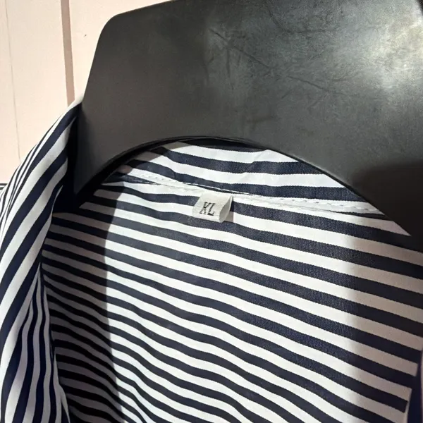 Black and White Button Down Long Sleeve Shirt Size XL - Image 4