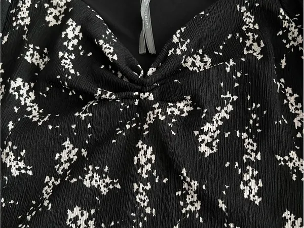 Anthropologie sweetheart neck blouse puff sleeves black floral print L - Image 4