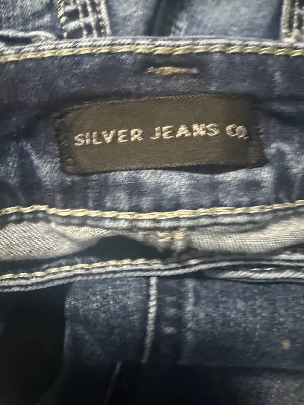 Silver Jeans Co Elyse Mid Rise Whiskered Capri Denim Pants Size 16. - Image 5