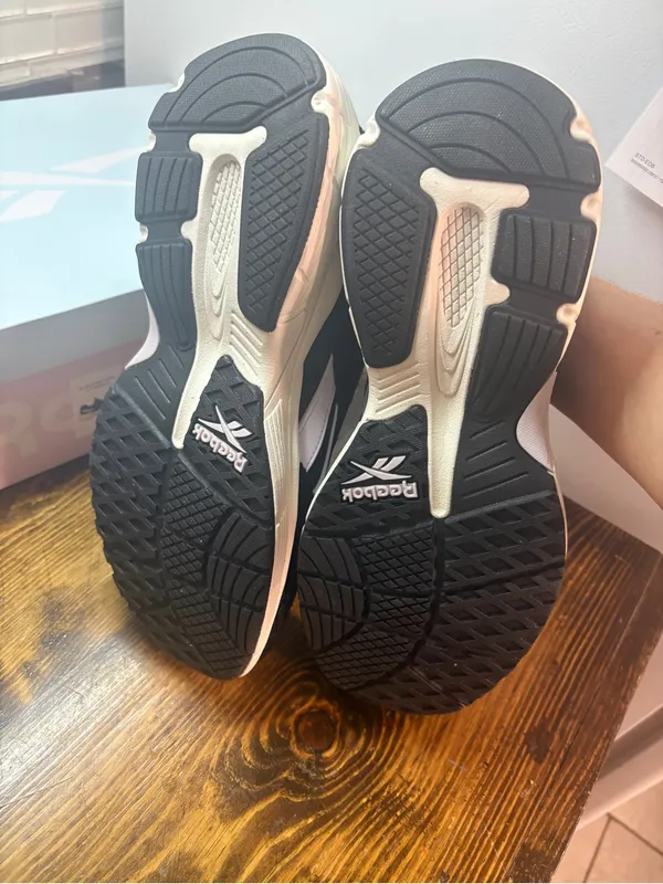 Reebok‎ Black And Lavender Sneakers Size 11 - Image 6