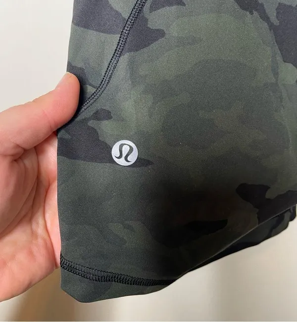 Lululemon Fast and Free HR Shorts in Incognito Camo Multi Gator Green sz 8 - Image 4