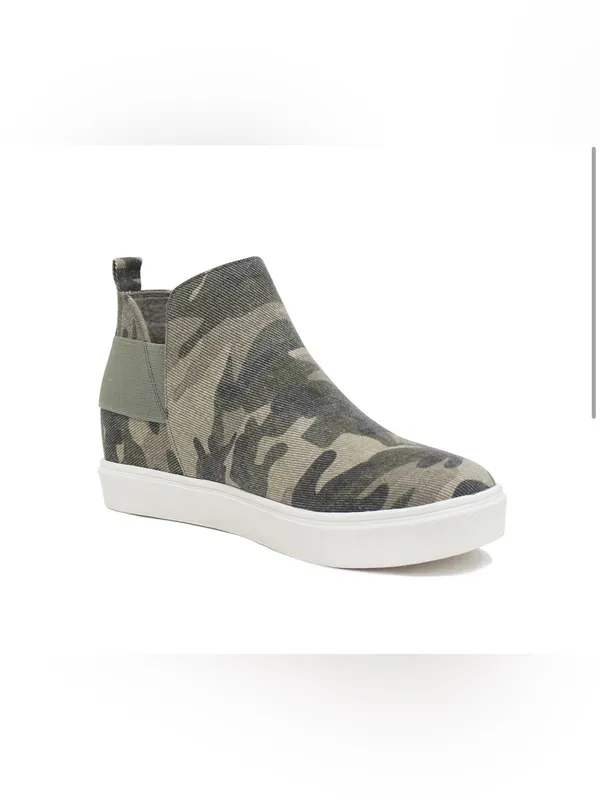 Camo wedge sneaker Size 10 - Image 6