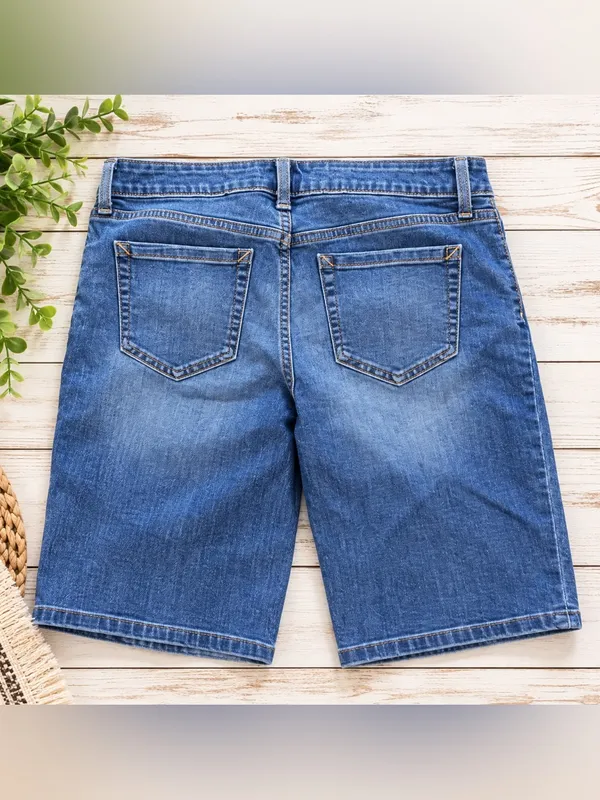 a.n.a. denim bermuda shorts size 8 (688) - Image 2