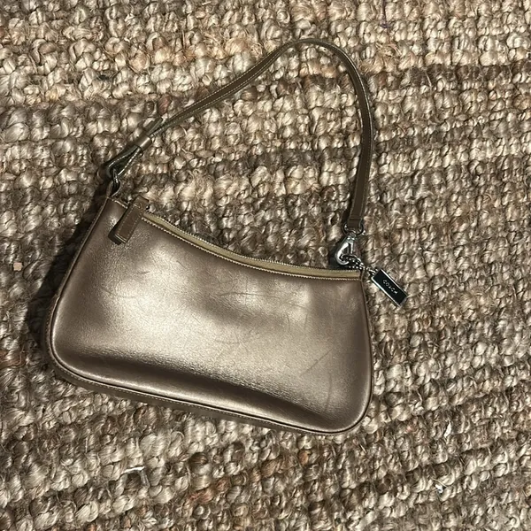 Coach Small Olive Green Nappa Leather Shoulder Bag🫒 - Image 5