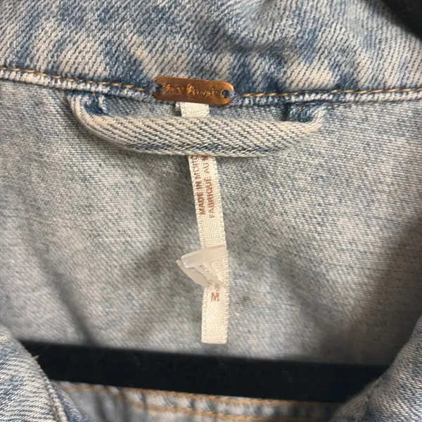 ✨FREE PEOPLE RUMORS LIGHT WASH DENIM SZ MEDIUM JACKET✨ - Image 6