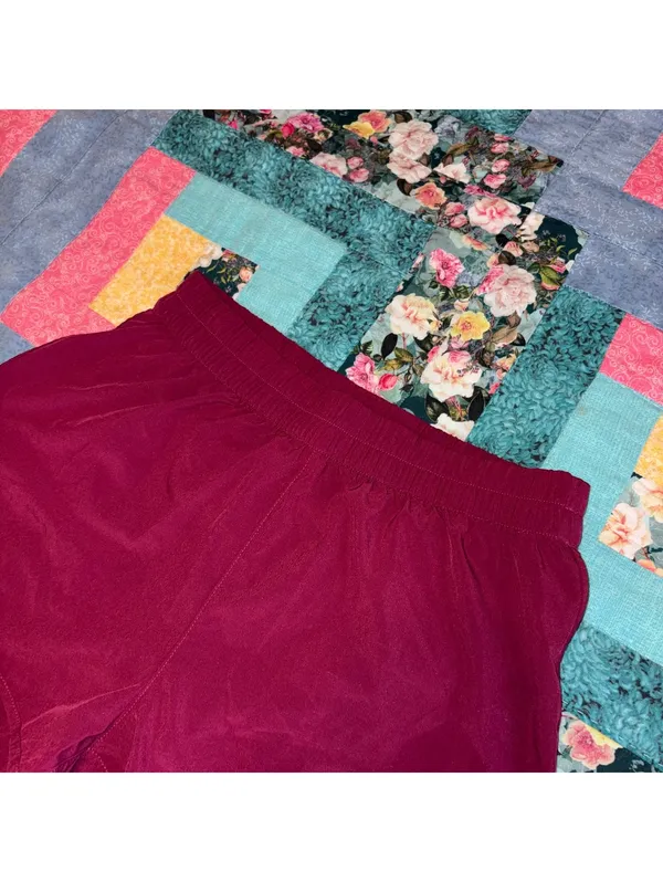 Athleta $50 Run Woman’s XXS Athletic Shorts in Burgundy, Training/Running - Image 4