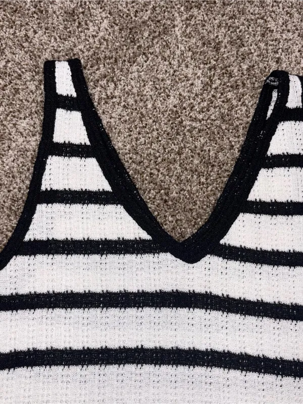 Universal Threads Target Knitted-Look Tank Size Small - Image 5