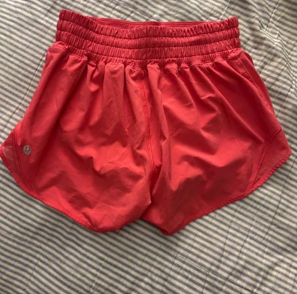 Lululemon Shorts Hotty Hot High-Rise - Image 3