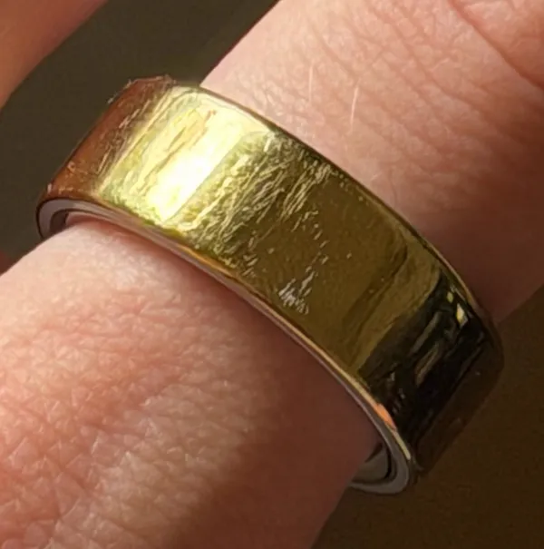 GOLD Oura Ring 4th Generation size 8 - Image 3