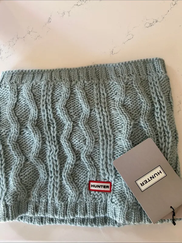 Hunter cable-knit Neck Warmer, light blue, logo in front. NEW with tags - Image 2