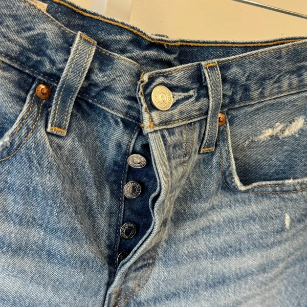 Levis Premium 501 Original Denim Shorts Medium Wash Distressed Raw Hem W24 1758 - Image 5