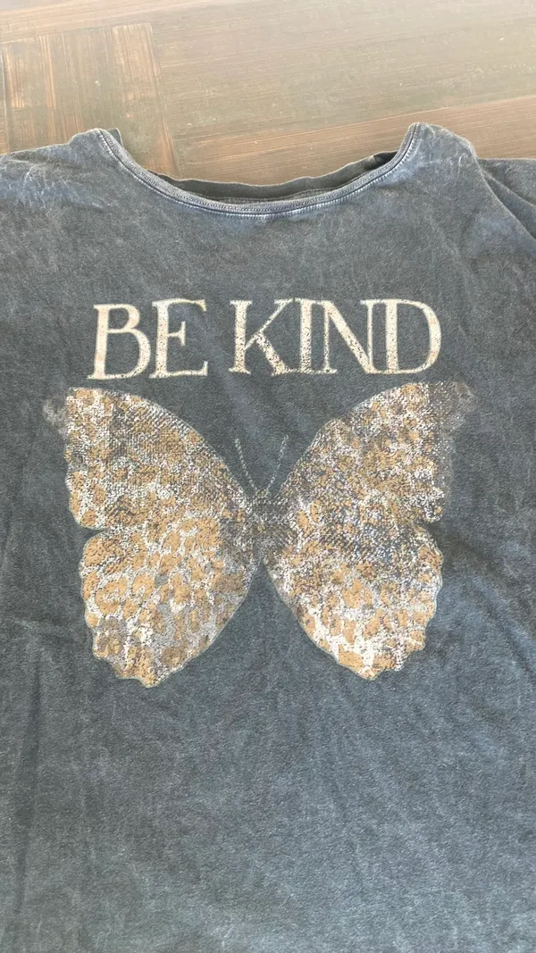 Boutique Be Kind Tee Gray Size M - Image 2