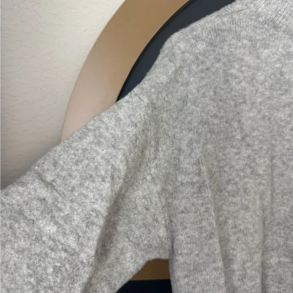 H&M Women’s Gray Sweater Size Medium - Image 7