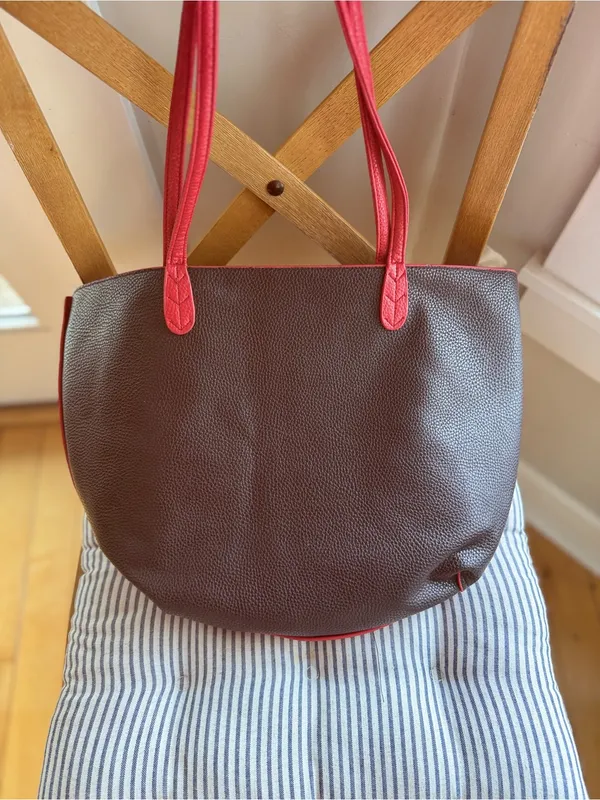 Source Unknown Black Red Pebbled Vegan Leather Large Tote Bag - Image 3