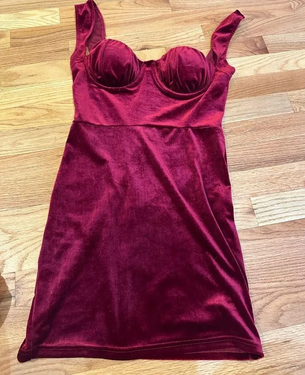 Windsor Lady In Velvet Sweetheart Mini Dress - Image 2