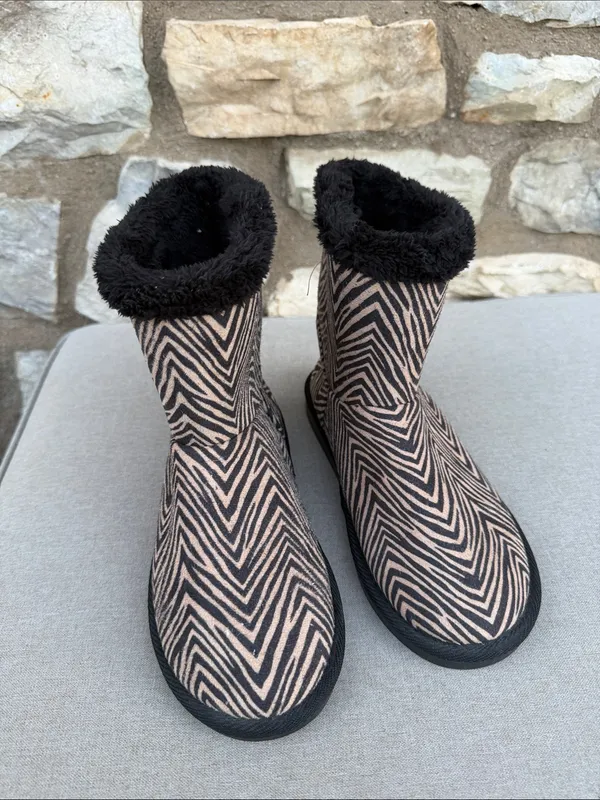 Vera Bradley Zebra Print Cozy Booties size small 5/6 NWOT - Image 3