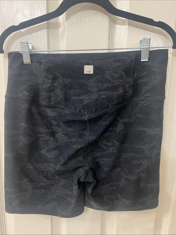 Vuori Clean Elevation Shorty Subtle Camo High-Waist Bike Shorts - Image 2