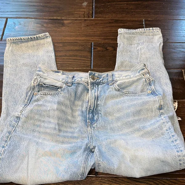 American Eagle Outfitters MOM jeans size 8 regular distressed - Image 2