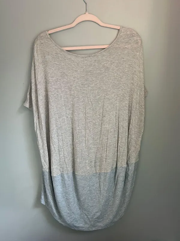 Prómesa Minimalist Tunic Soft Tee - Image 2