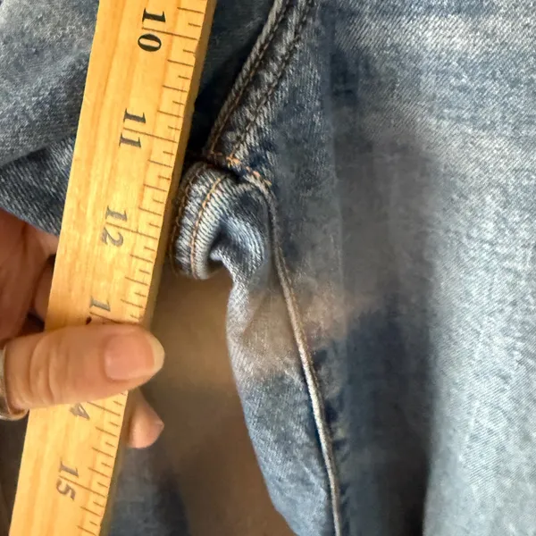 Old Navy High Waisted O G Loose Jeans Light Wash Distressed‎ Size 10 - Image 5