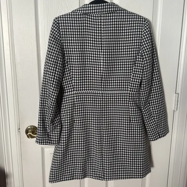 Isabella Black and White Houndstooth Blazer lightweight size 8 - Image 4