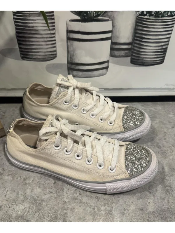 Converse Chuck Taylor All Star Low Top Women's Canvas Shoes / Sneakers Size 7 - Image 2