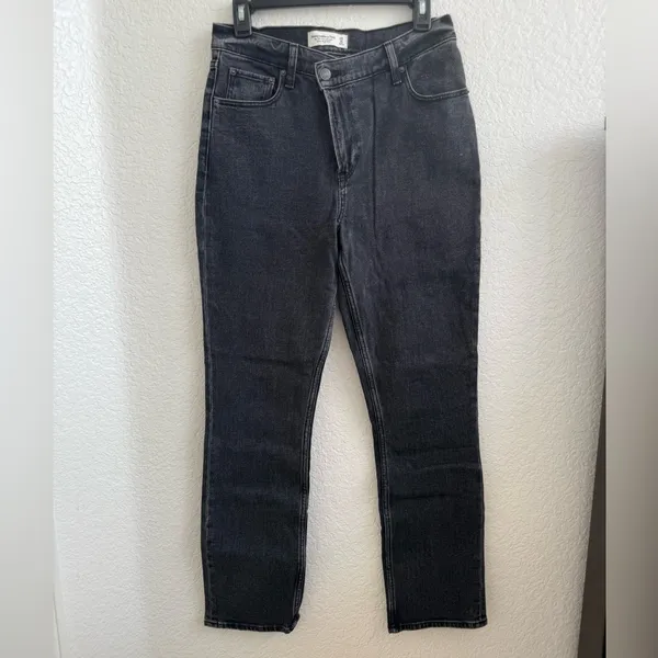 Abercrombie & Fitch Ultra High Rise 90s Straight Jean‎ 28 6 Short Black - Image 2