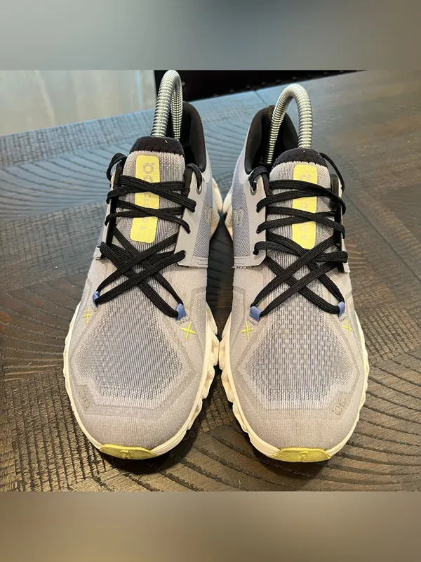 On Cloud X 3 athletic shoes gray/purple 7 women - Image 2