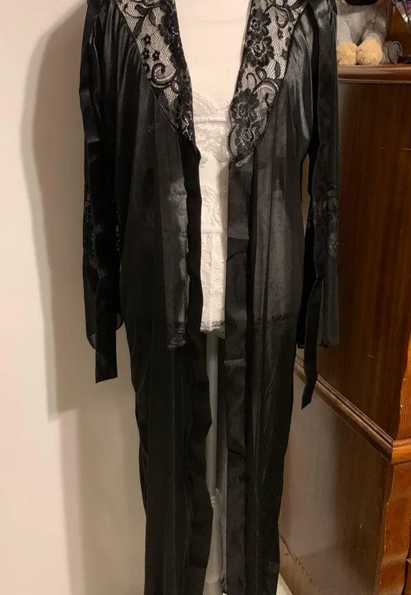Black Lace Trim Robe Size M - Image 9