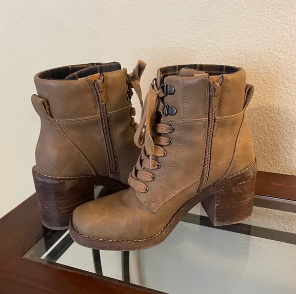 Crown Vintage Elegant Brown Leather Block Heel Ankle Boot Zip-Up Bootie Size 6.5 - Image 6
