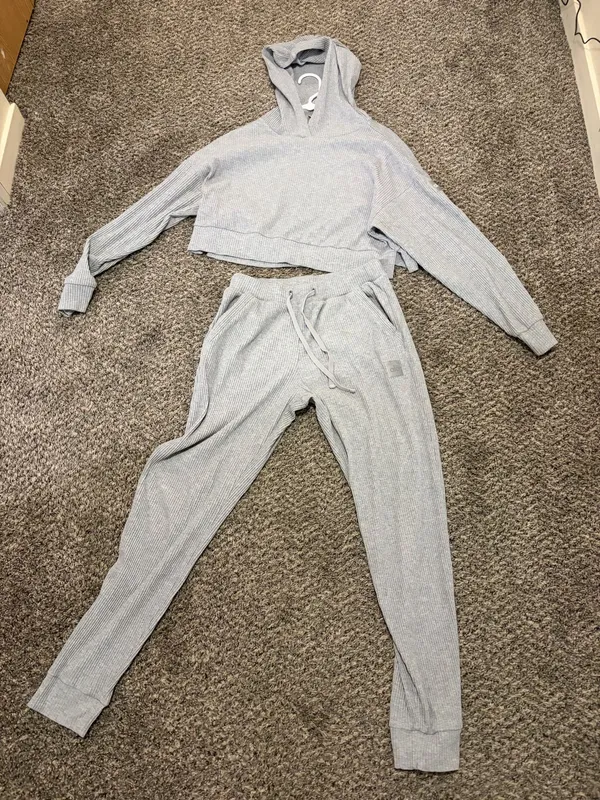 Alo Muse Sweatpants Athletic Heather Grey - Image 4