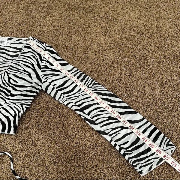 Princess Polly size 4 zebra top - Image 6