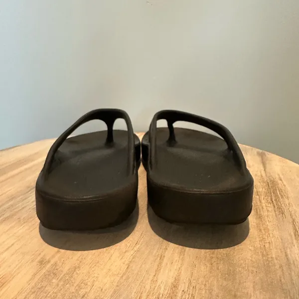 OOFOS original black sandal Unisex Men’s 5 Women’s 7 - Image 5