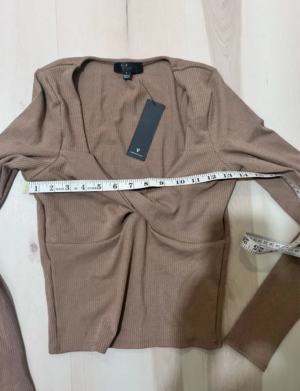 Lulus NWT Women Small Brown Ribbed Long Sleeve Twist-Front Top - Image 4