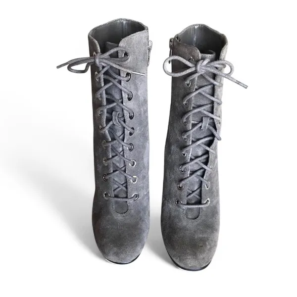 Vince Camuto Women’s 8M Gray Suede Teisha Lace Up Heeled Ankle Boots. - Image 4