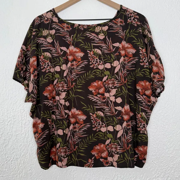 Natural Life Easy V-Neck Floral Top Brown Boho Tropical Size Small - Image 3