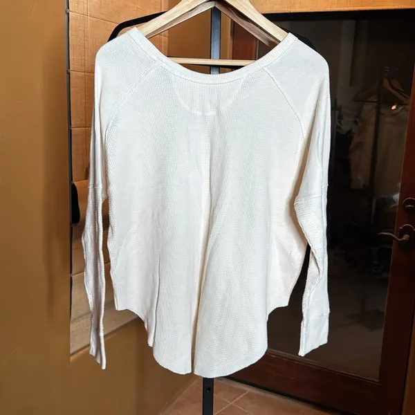 Aritzia TNA Alder Waffle Knit Thermal Long Sleeve Top Cream Relaxed Fit Sz Small - Image 10
