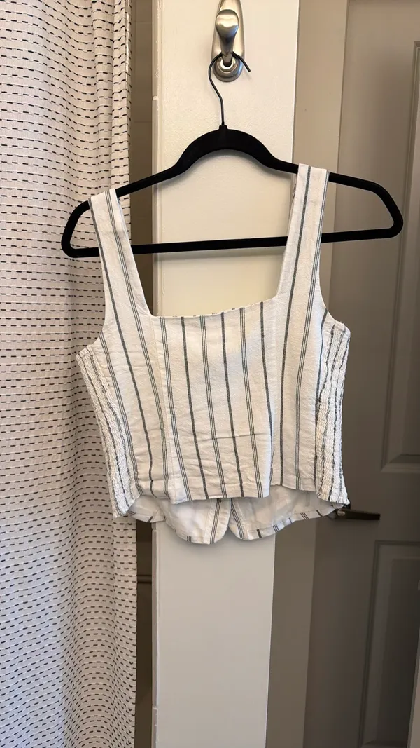 Old Navy Tank Top - Image 3
