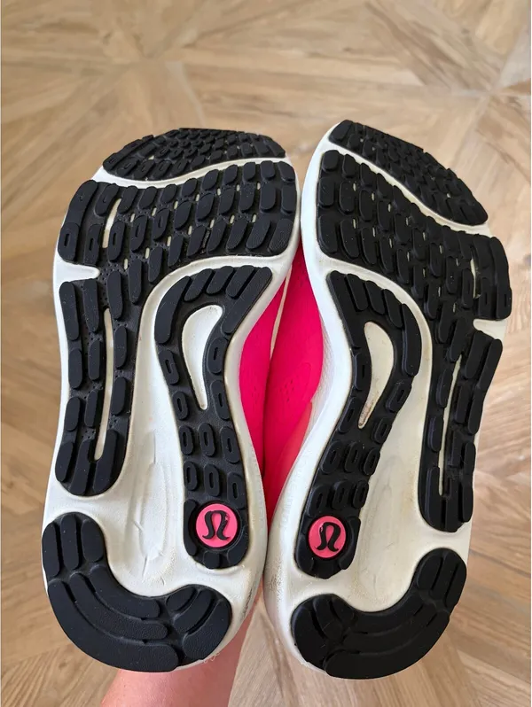 Lululemon Women's Beyondfeel Running Shoes Raspberry Glo Size 6 Sporty Run - Image 4