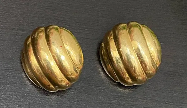 Vintage 60’s TRIFARI Polished Gold- tone Dome Clip On Earrings - Image 5