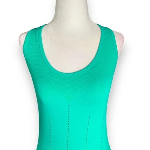 Fabletics Delta Tank Green Racerback Smooth Operator Yoga Pilates Top‎ Small - Image 2