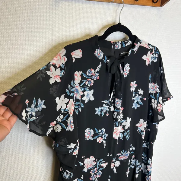 Torrid Black Floral Chiffon Tie Neck Flutter Sleeve Mini Dress Plus Size 18 - Image 2