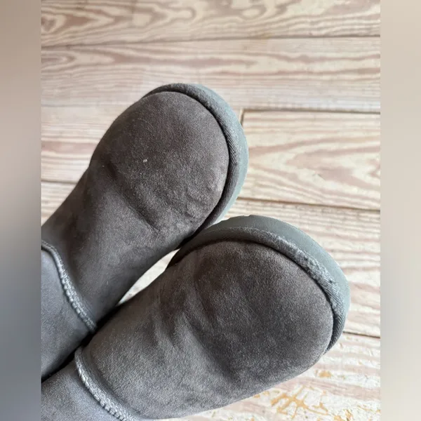 UGG Women's Gray Bailey bow mini size 8 - Image 4