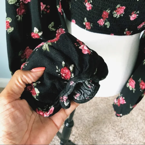WILD FABLE | Black Y2K Floral Smocked Crop Top Sz L - Image 7