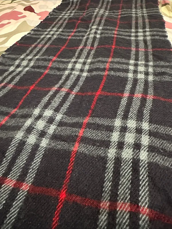 Burberry Vintage Plaid Wool Scarf Unisex - Image 4