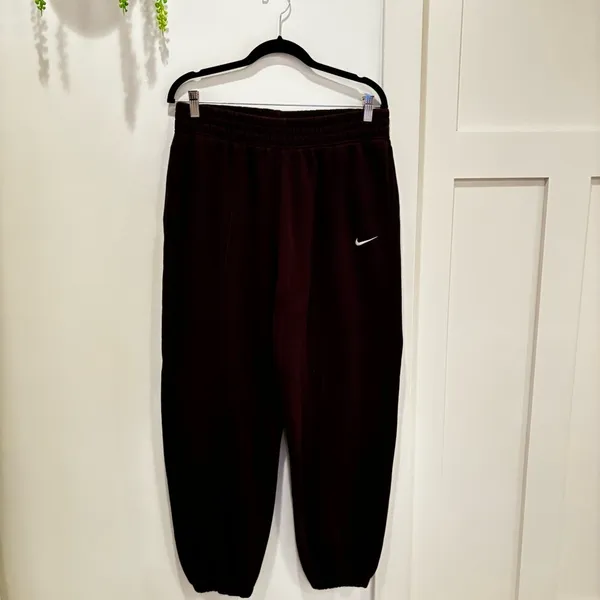 Nike Therma Fit Dark Maroon High Waist Women's Jogger Elastic Waist Size Large - Image 2