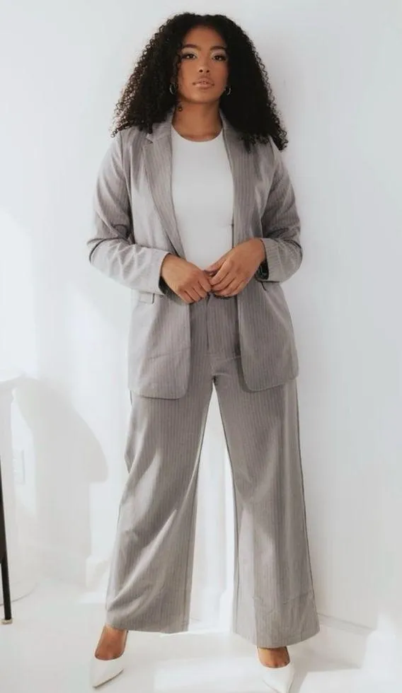 Klassy Network Gray Pinstripe Blazer Women’s Size L NWT - Image 3